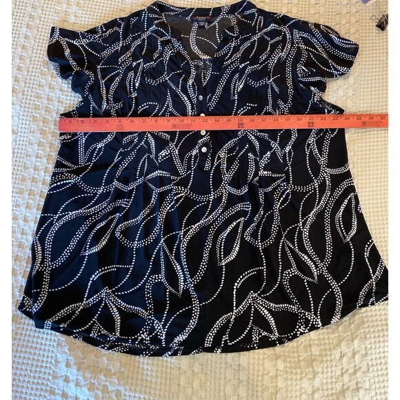 Cocomo Blouse Plus Size 2X Black White Pattern Flutter Sleeve + Stretch Top - Picture 8 of 9